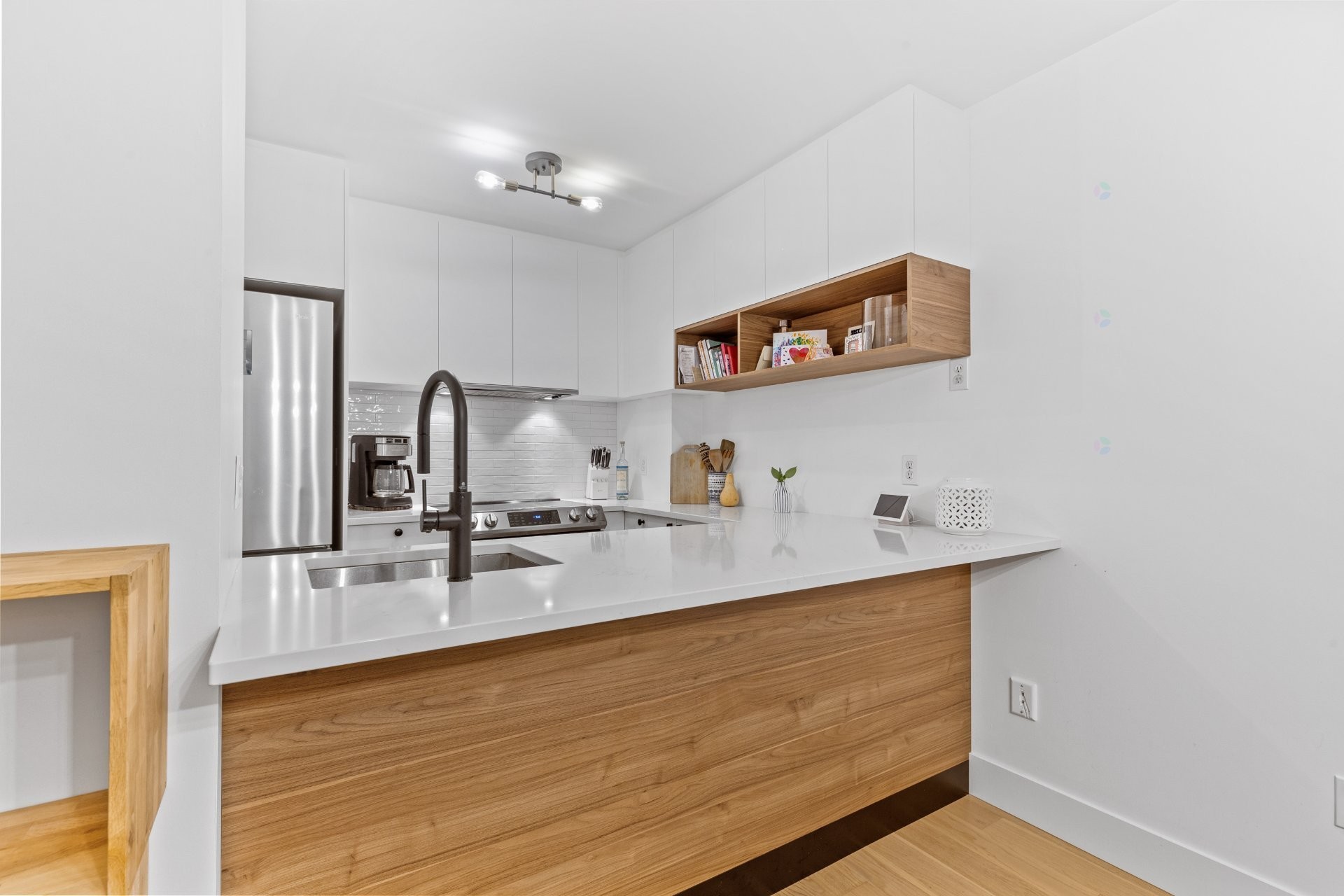Kitchen - 202-5415 Rue Drolet, Montréal (Le Plateau-Mont-Royal), QC - Indoor Photo Showing Kitchen With Upgraded Kitchen
