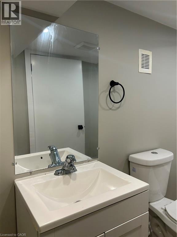 133 Park Row N Unit# 4, Hamilton, ON - Indoor Photo Showing Bathroom