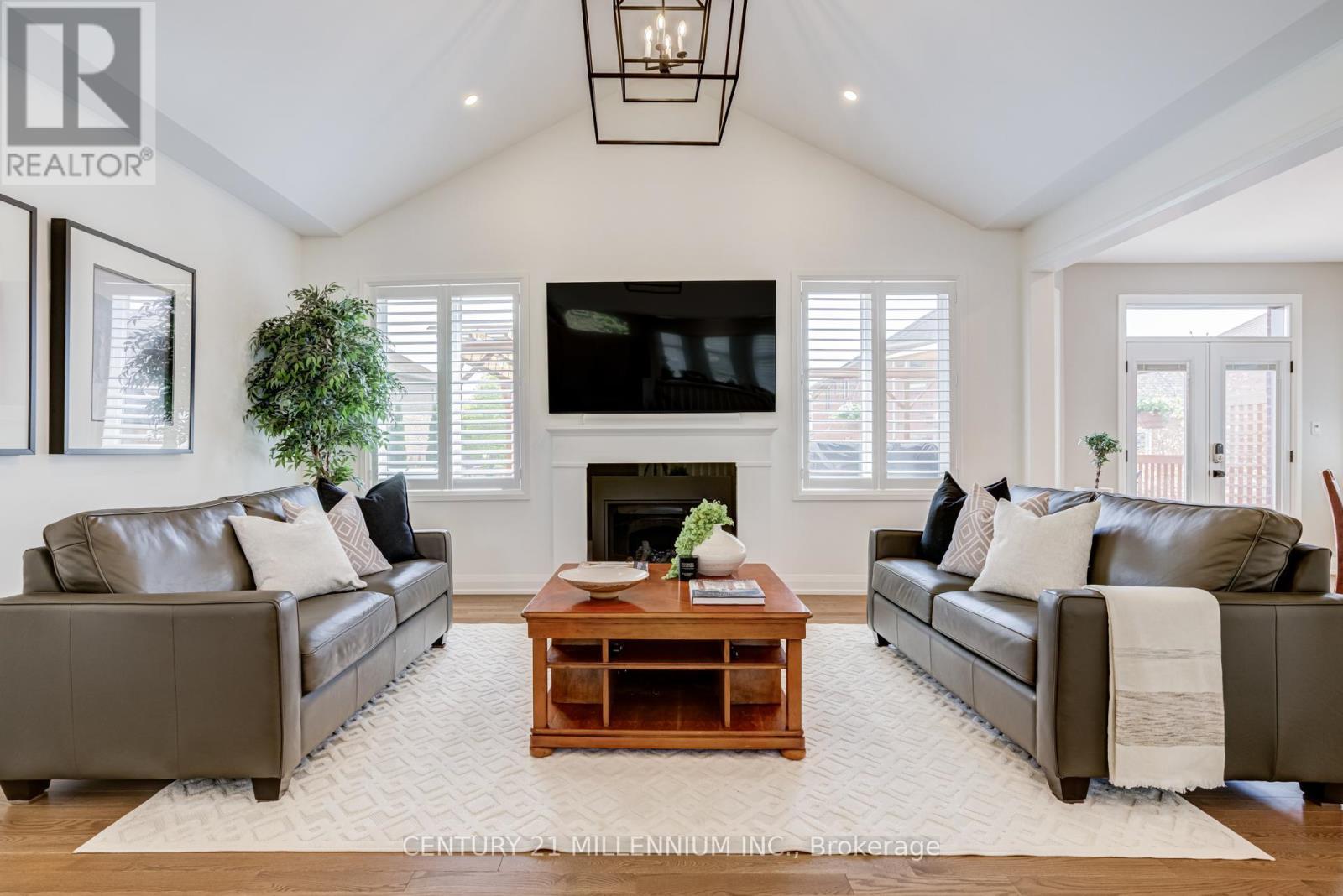 15 Bimmer Place, Brampton, ON - Indoor Photo Showing Living Room