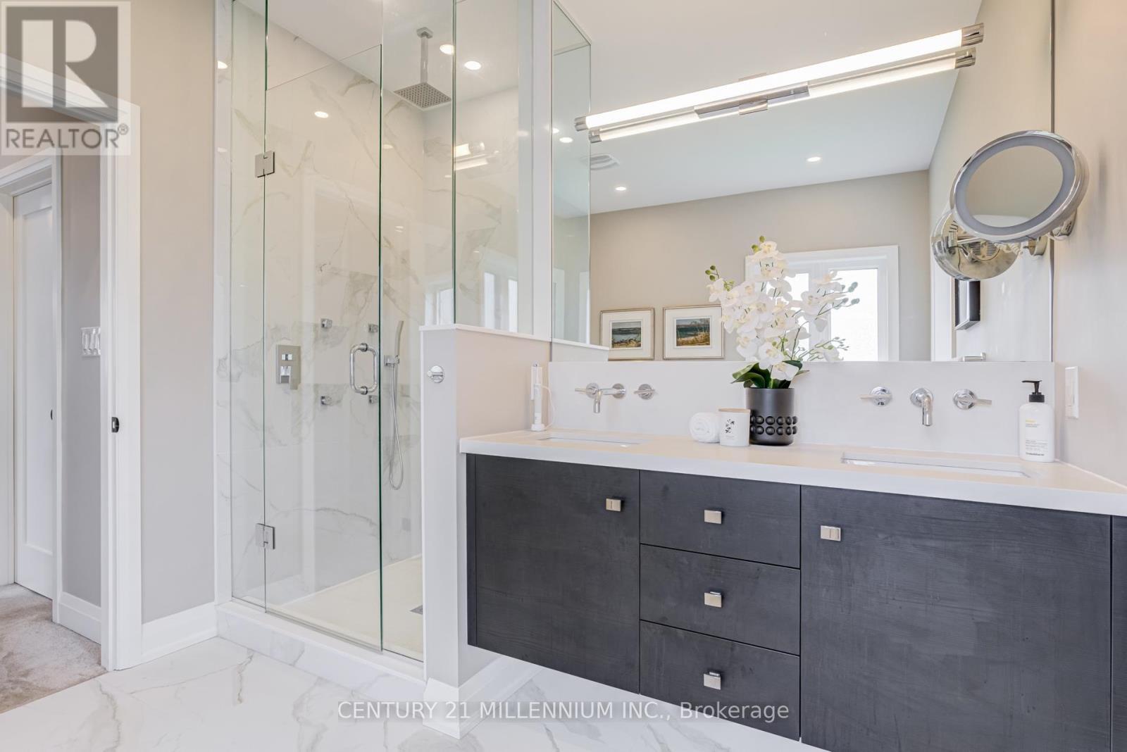 15 Bimmer Place, Brampton, ON - Indoor Photo Showing Bathroom