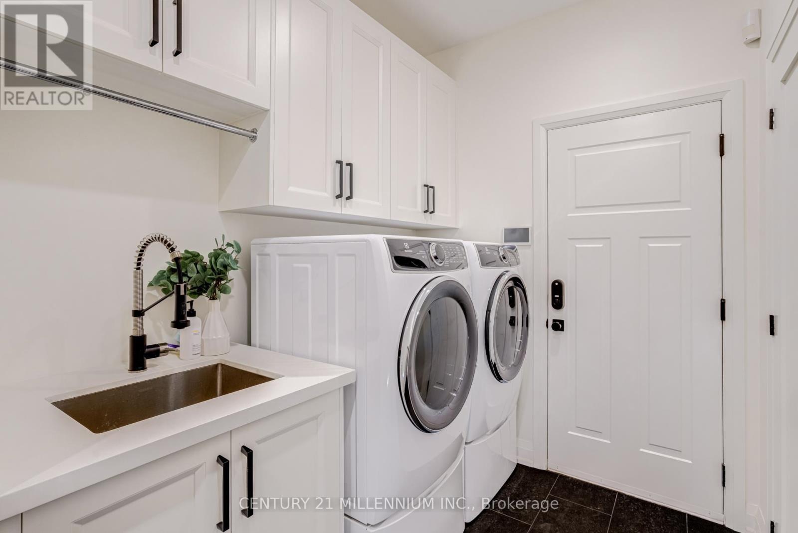 15 Bimmer Place, Brampton, ON - Indoor Photo Showing Laundry Room