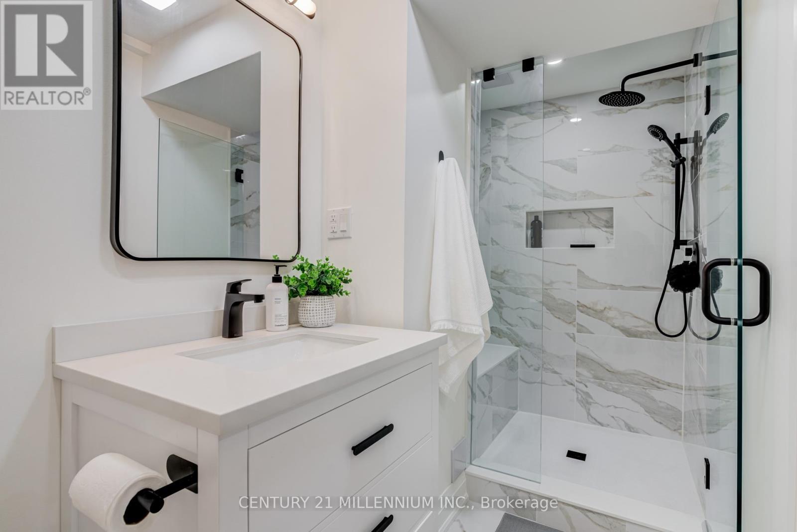 15 Bimmer Place, Brampton, ON - Indoor Photo Showing Bathroom