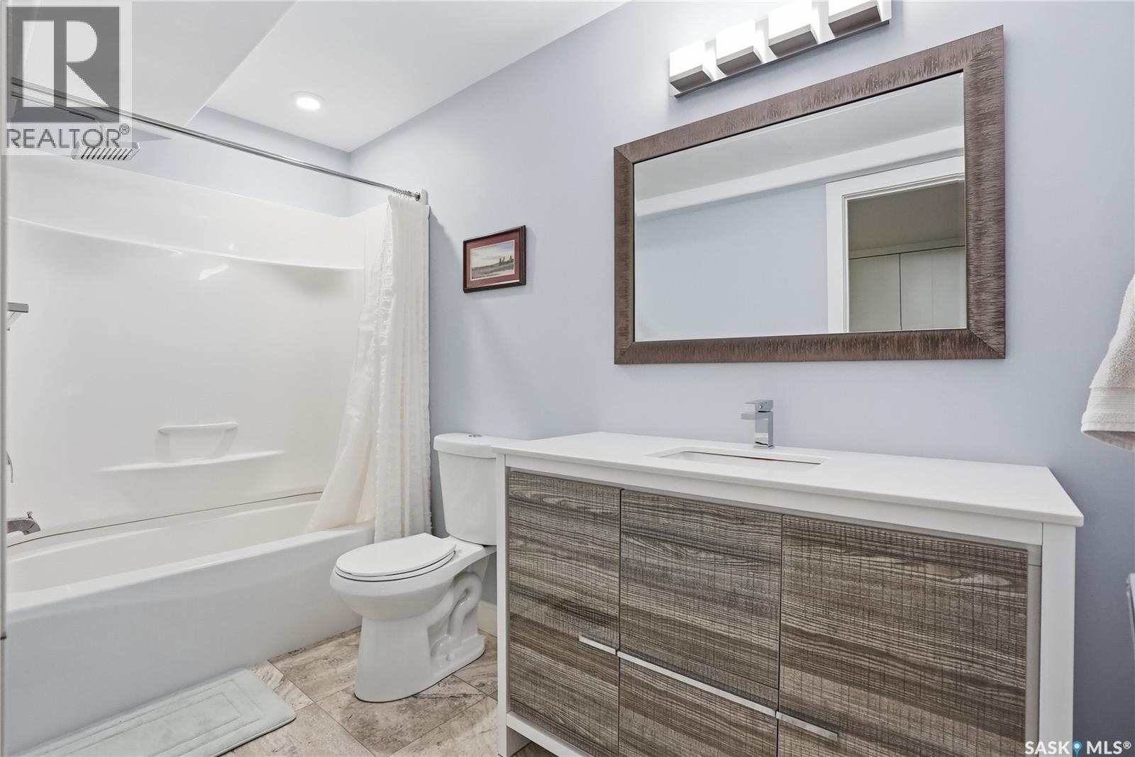 102 Teal Crescent, Saskatoon, SK - Indoor Photo Showing Bathroom