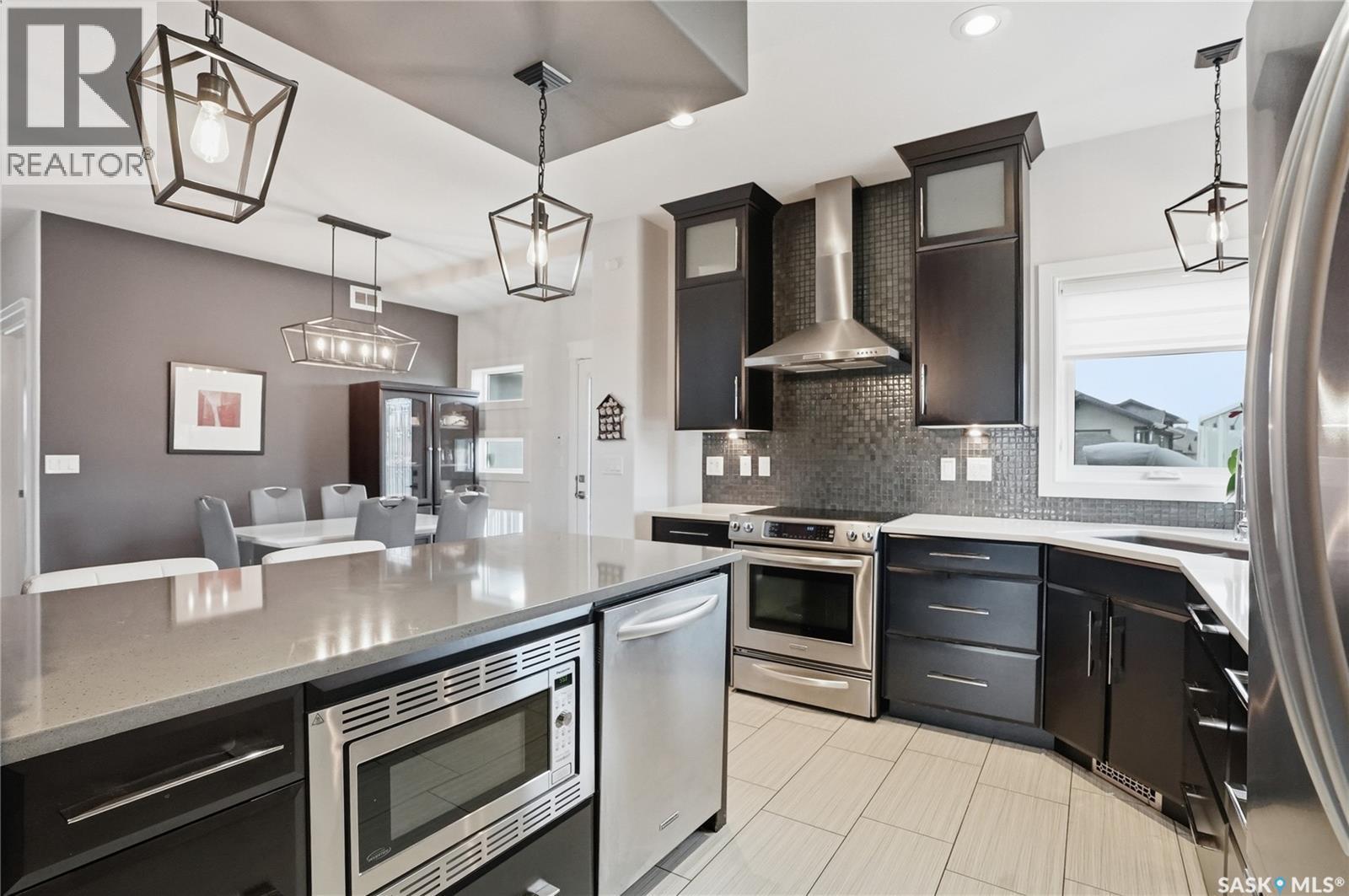 102 Teal Crescent, Saskatoon, SK - Indoor Photo Showing Kitchen With Upgraded Kitchen