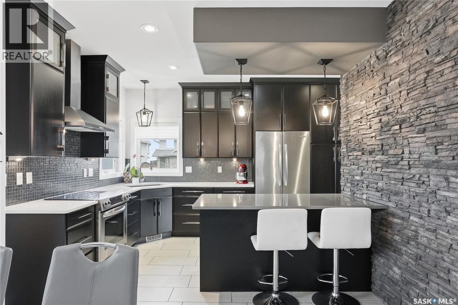 102 Teal Crescent, Saskatoon, SK - Indoor Photo Showing Kitchen With Upgraded Kitchen