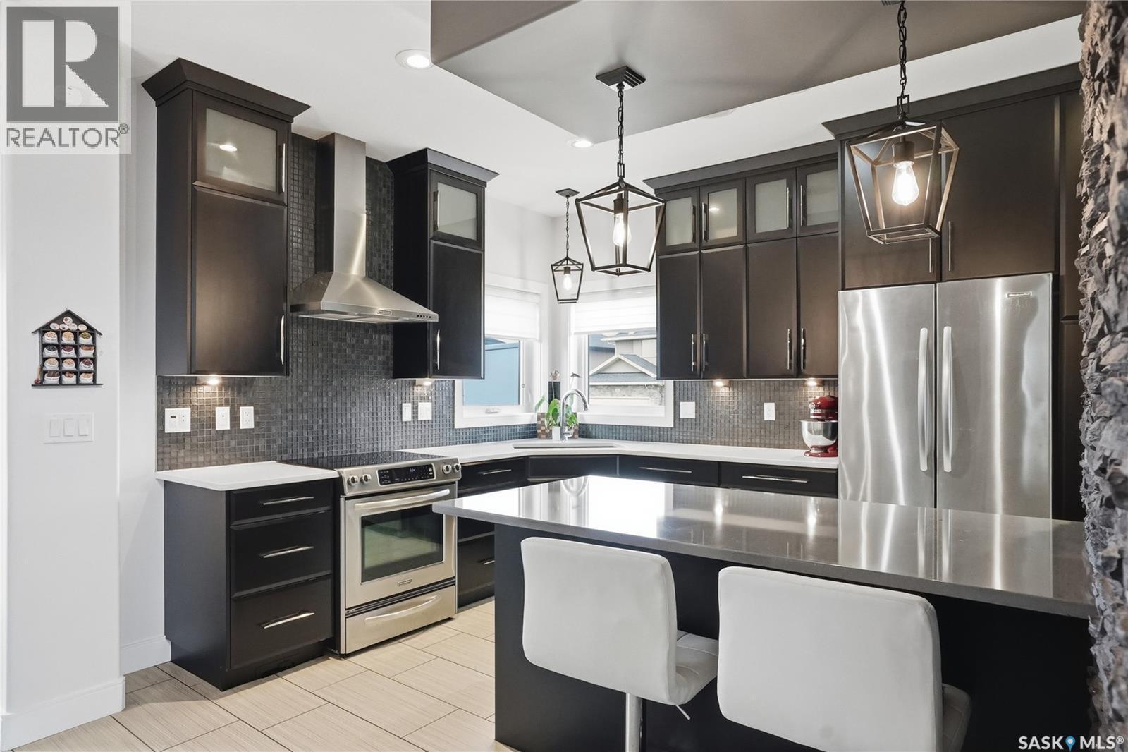 102 Teal Crescent, Saskatoon, SK - Indoor Photo Showing Kitchen With Upgraded Kitchen