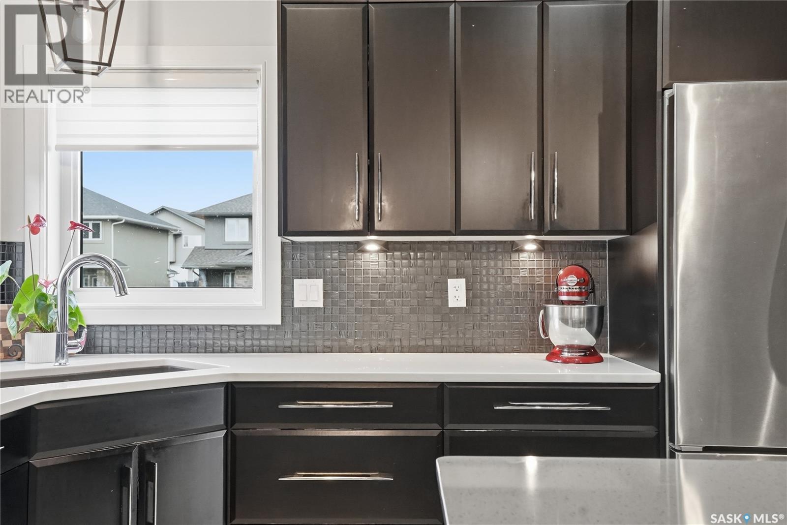 102 Teal Crescent, Saskatoon, SK - Indoor Photo Showing Kitchen With Upgraded Kitchen