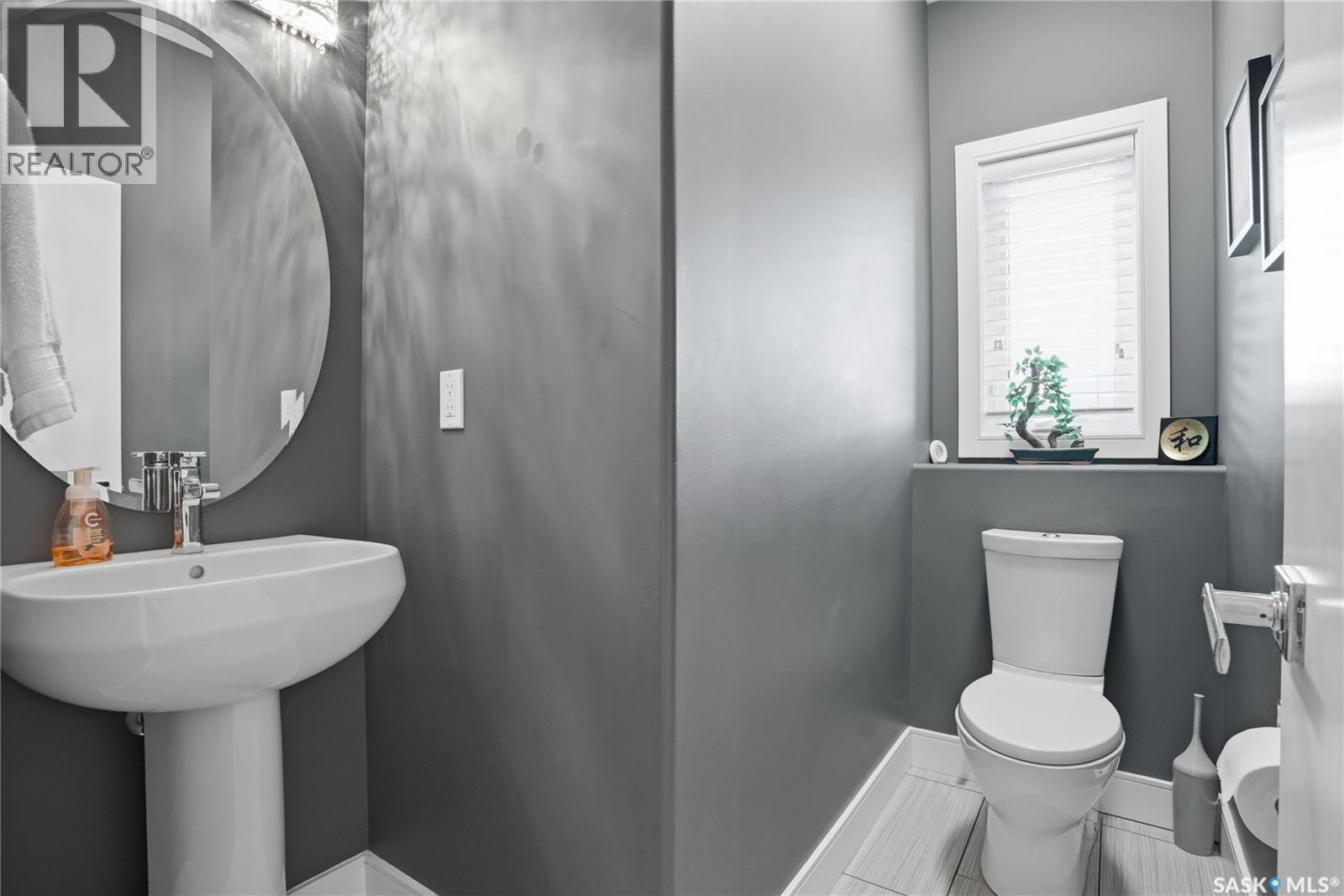 102 Teal Crescent, Saskatoon, SK - Indoor Photo Showing Bathroom