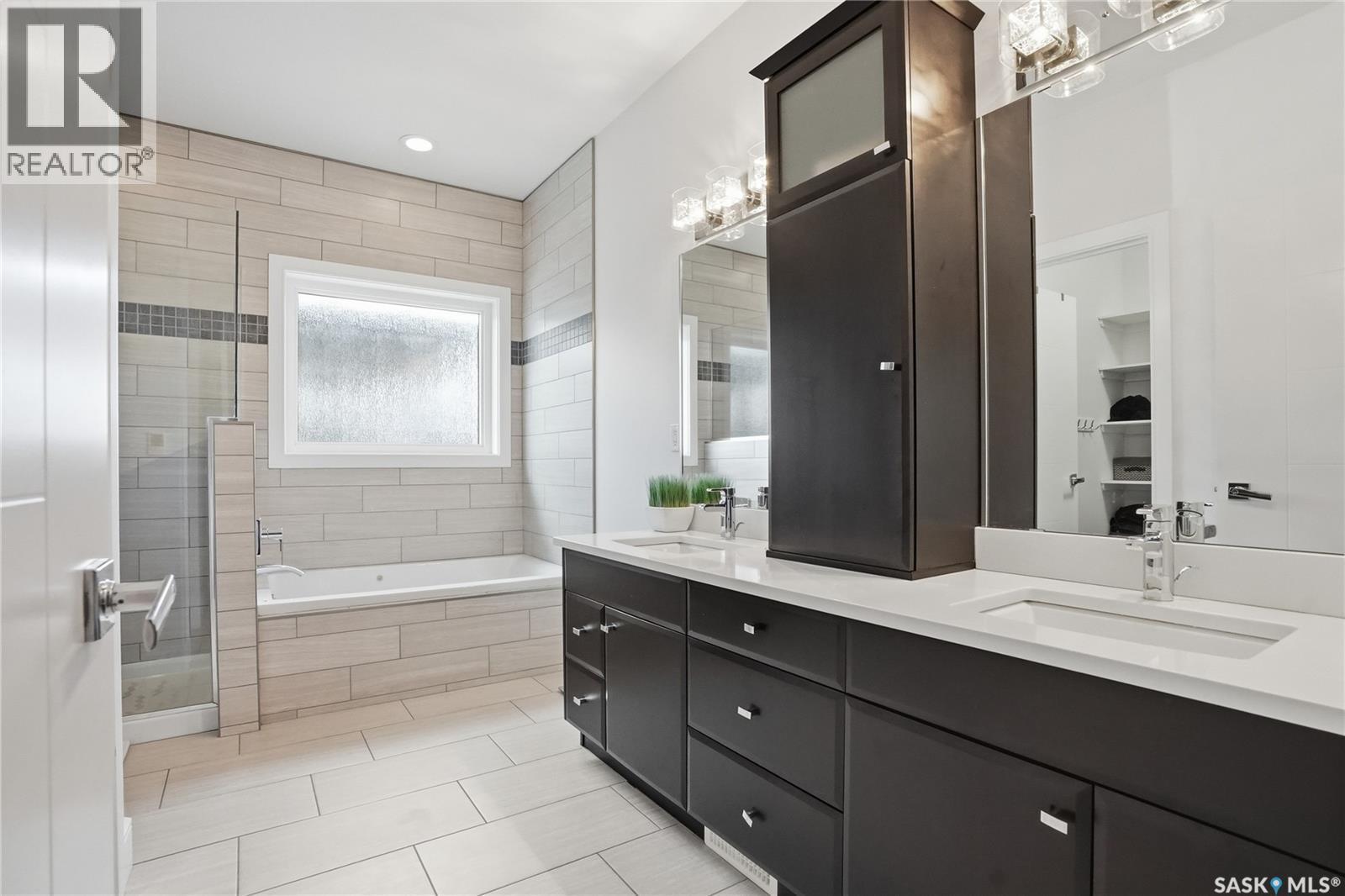 102 Teal Crescent, Saskatoon, SK - Indoor Photo Showing Bathroom