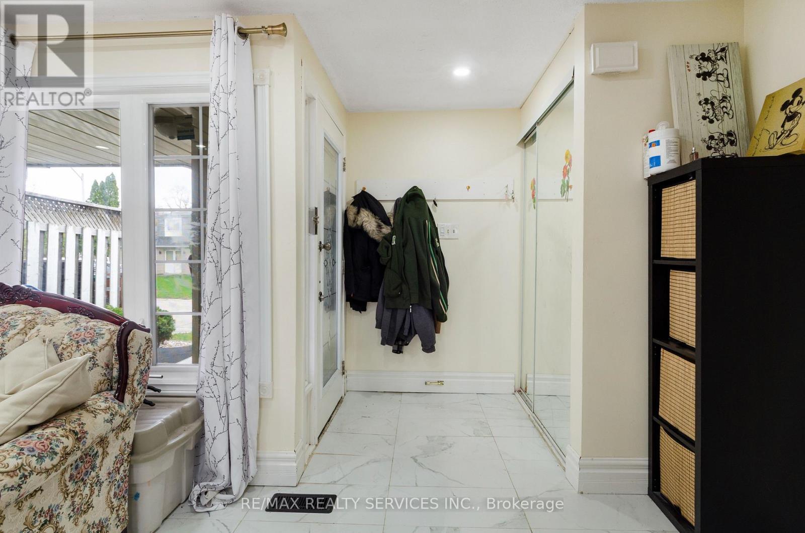 238 Linden Drive, Cambridge, ON - Indoor Photo Showing Other Room