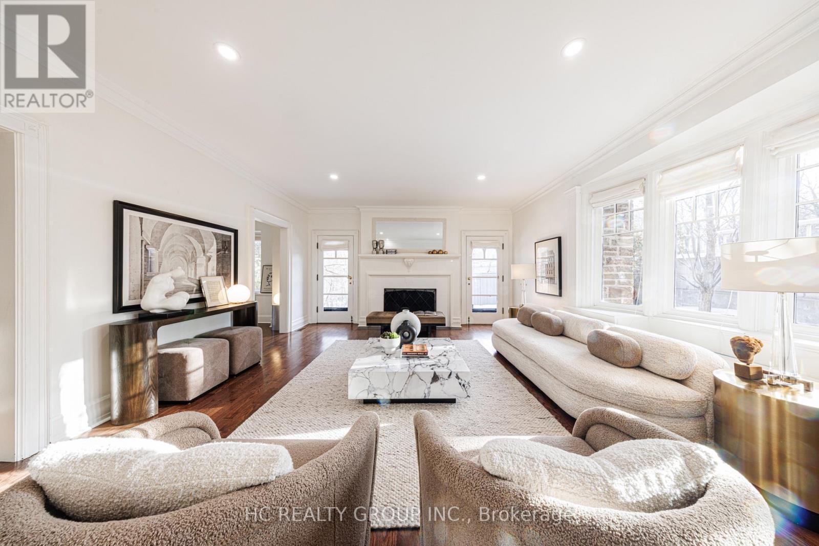 39 Glengowan Road, Toronto, ON - Indoor Photo Showing Living Room