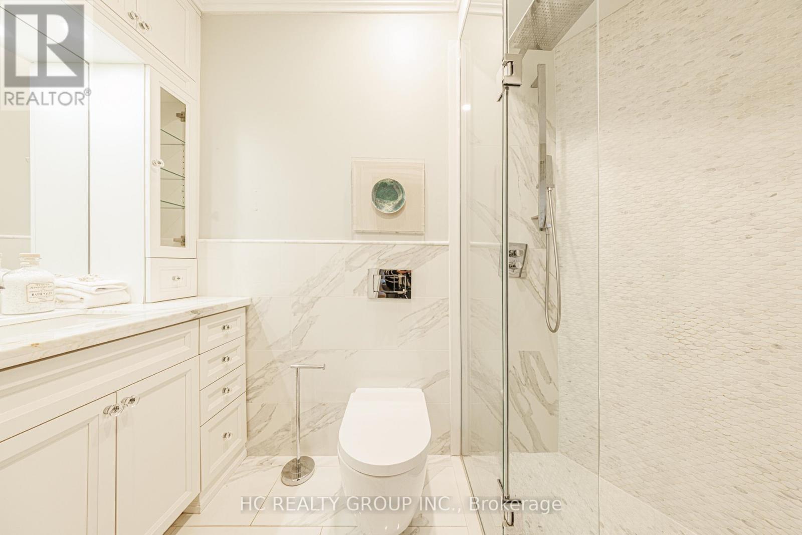 39 Glengowan Road, Toronto, ON - Indoor Photo Showing Bathroom