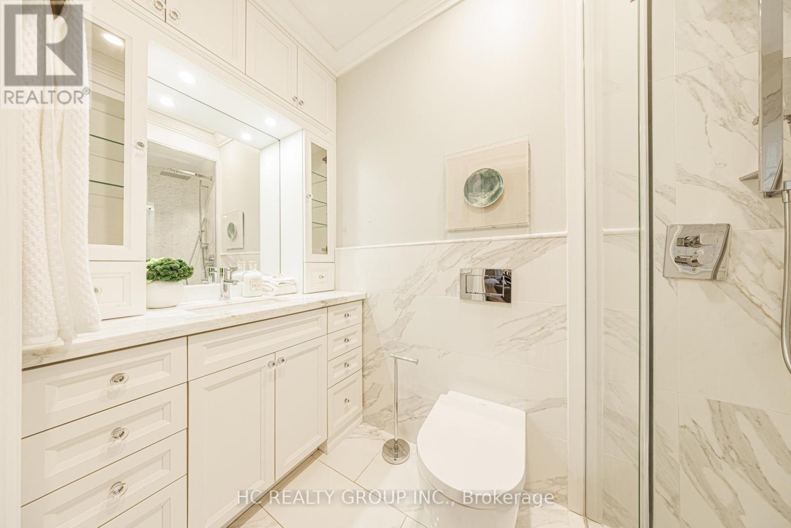 39 Glengowan Road, Toronto, ON - Indoor Photo Showing Bathroom