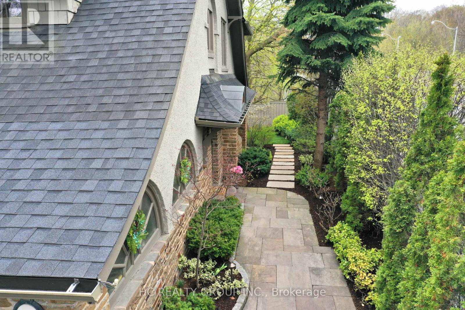 39 Glengowan Road, Toronto, ON - Outdoor