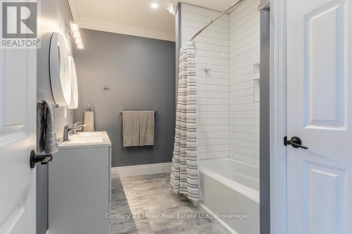 5583 Third Line, Erin, ON - Indoor Photo Showing Bathroom