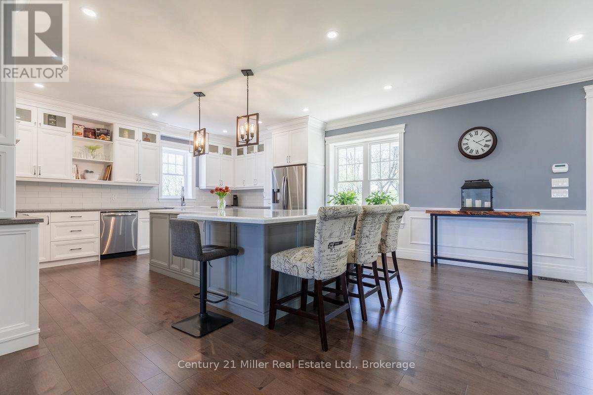5583 Third Line, Erin, ON - Indoor Photo Showing Kitchen With Upgraded Kitchen