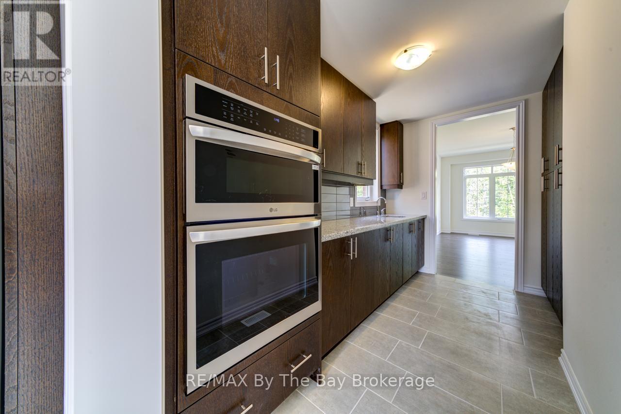 174 Mapleside Drive, Wasaga Beach, ON - Indoor Photo Showing Kitchen