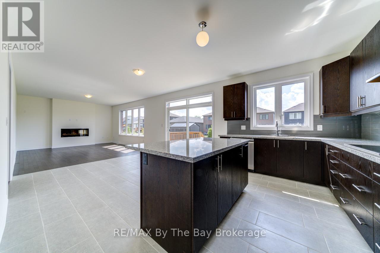 174 Mapleside Drive, Wasaga Beach, ON - Indoor Photo Showing Kitchen