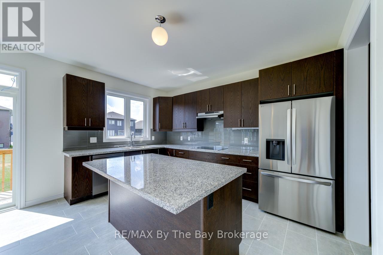 174 Mapleside Drive, Wasaga Beach, ON - Indoor Photo Showing Kitchen With Stainless Steel Kitchen