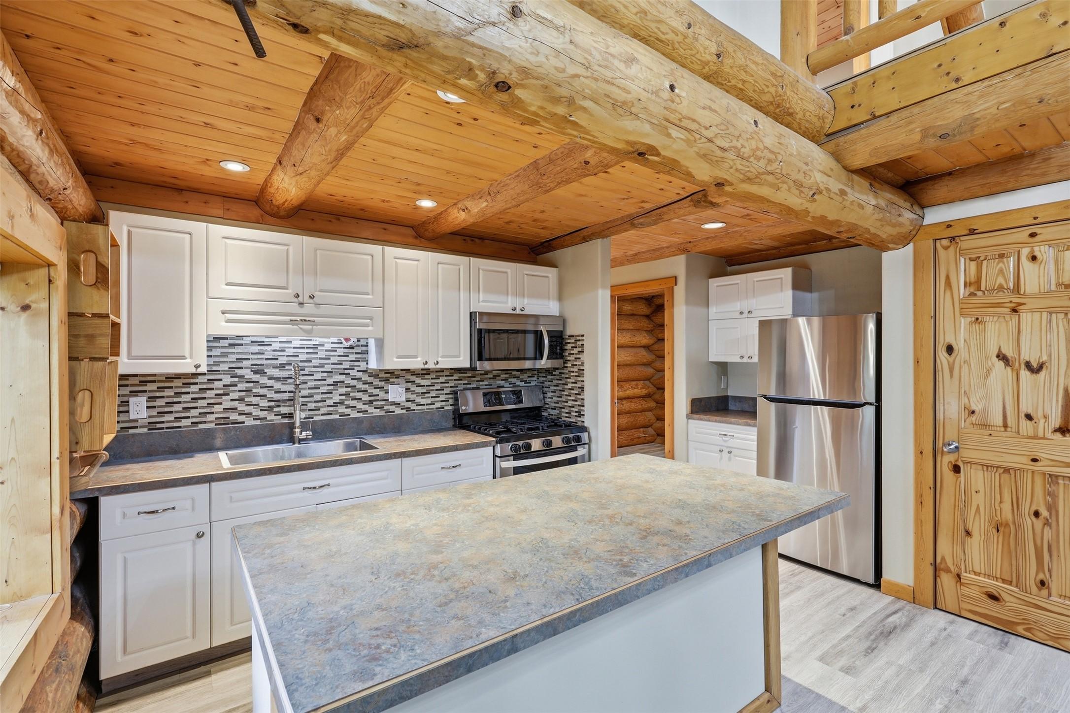 4761 Atwater Road, Logan Lake, BC - Indoor Photo Showing Kitchen