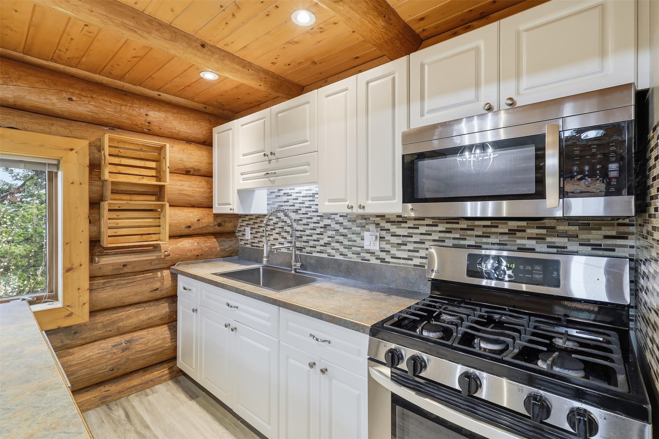 4761 Atwater Road, Logan Lake, BC - Indoor Photo Showing Kitchen With Upgraded Kitchen
