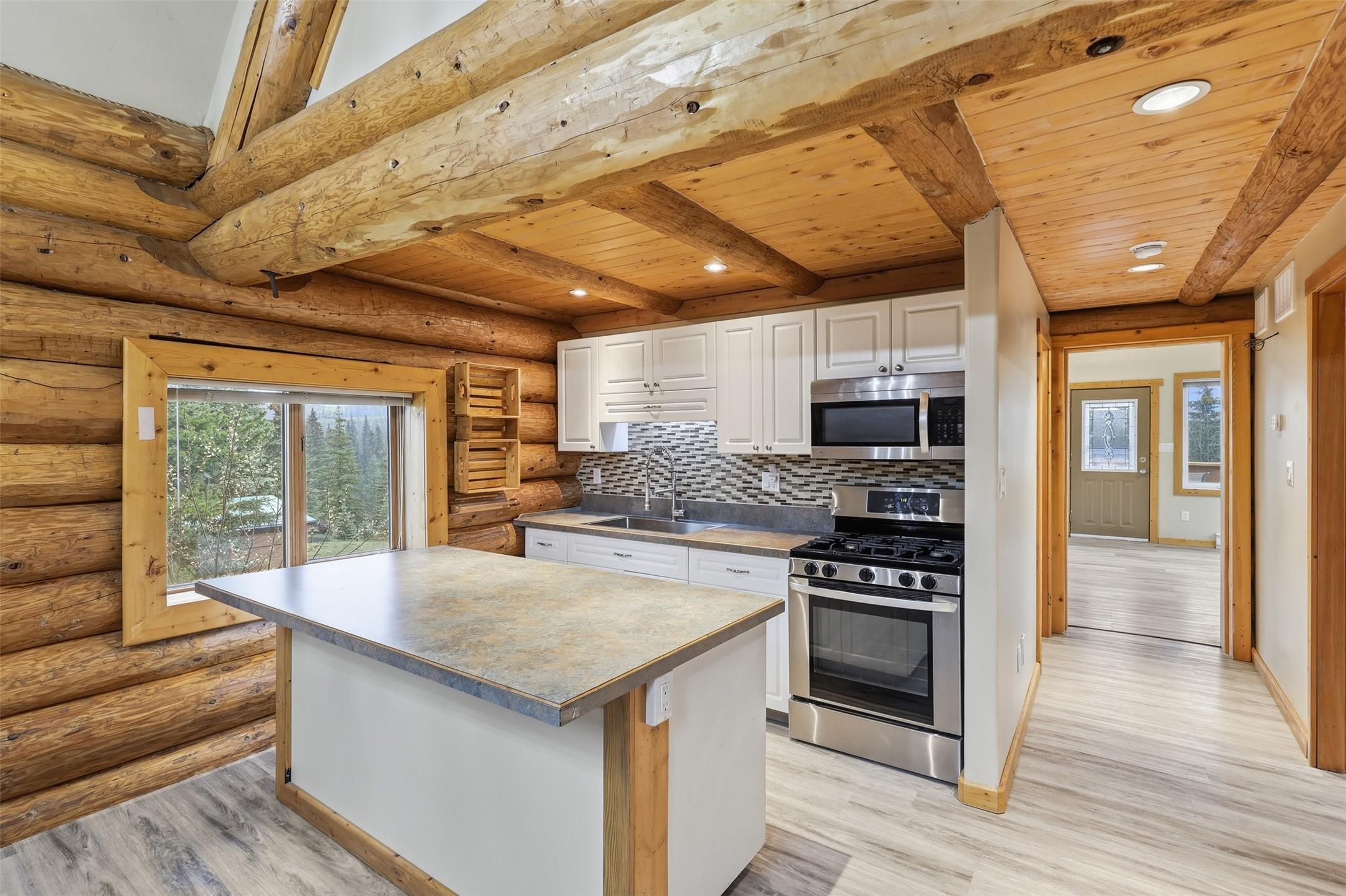 4761 Atwater Road, Logan Lake, BC - Indoor Photo Showing Kitchen