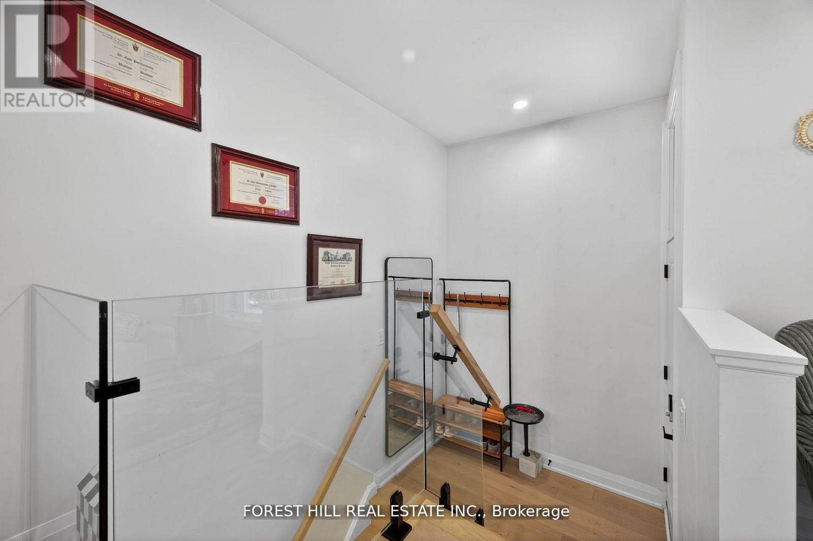 4 Holman Crescent, Aurora, ON - Indoor Photo Showing Other Room