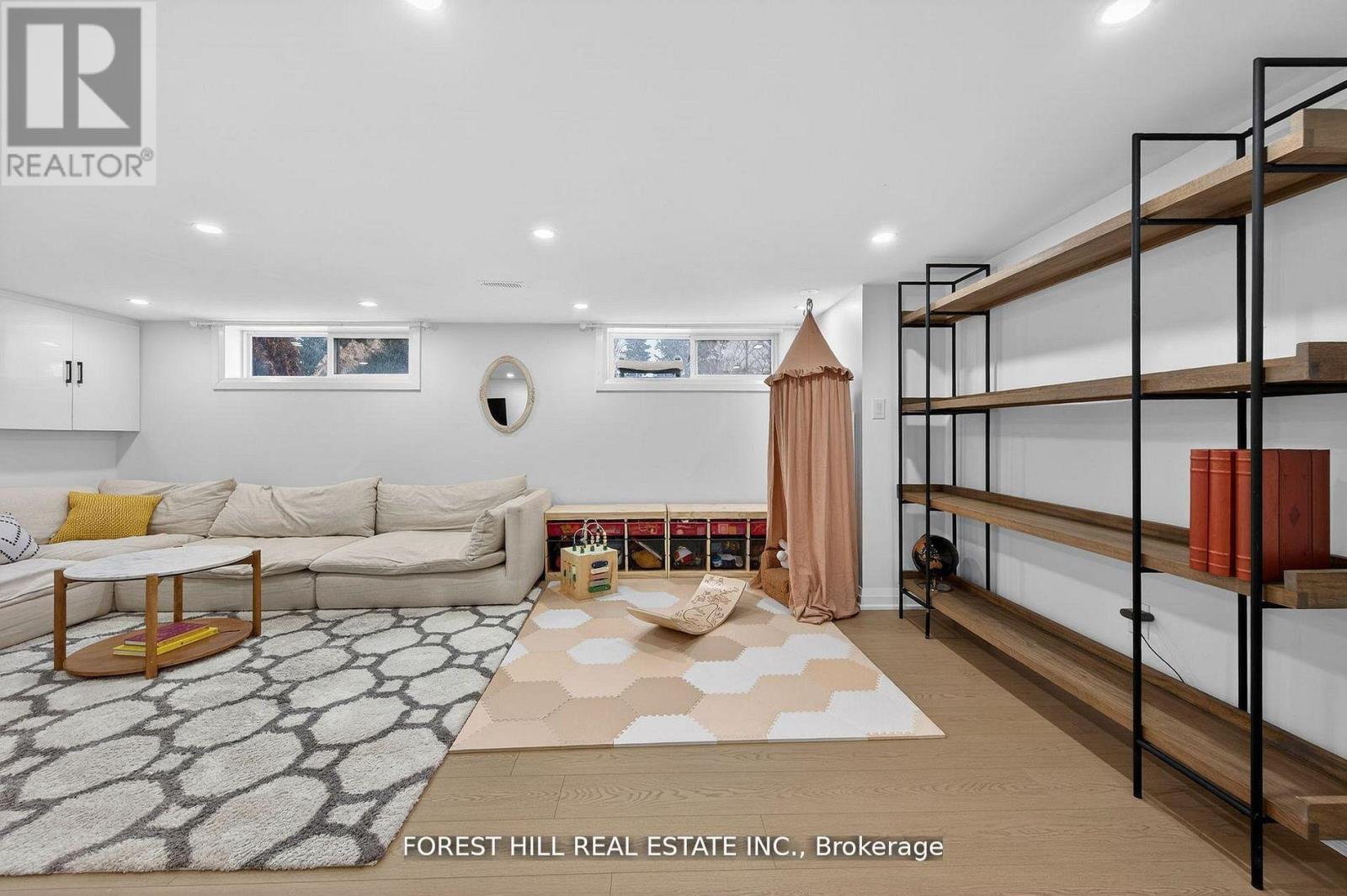 4 Holman Crescent, Aurora, ON - Indoor