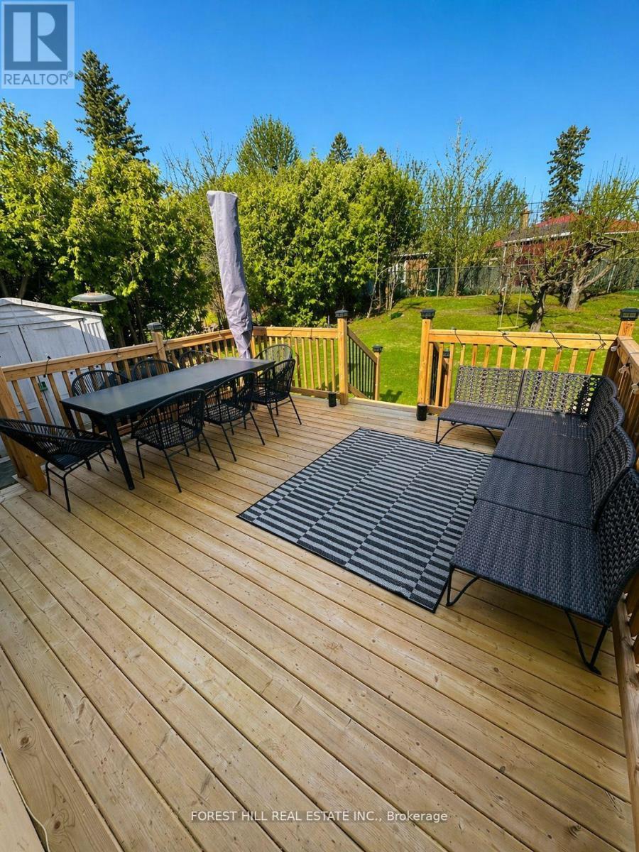 4 Holman Crescent, Aurora, ON - Outdoor With Deck Patio Veranda