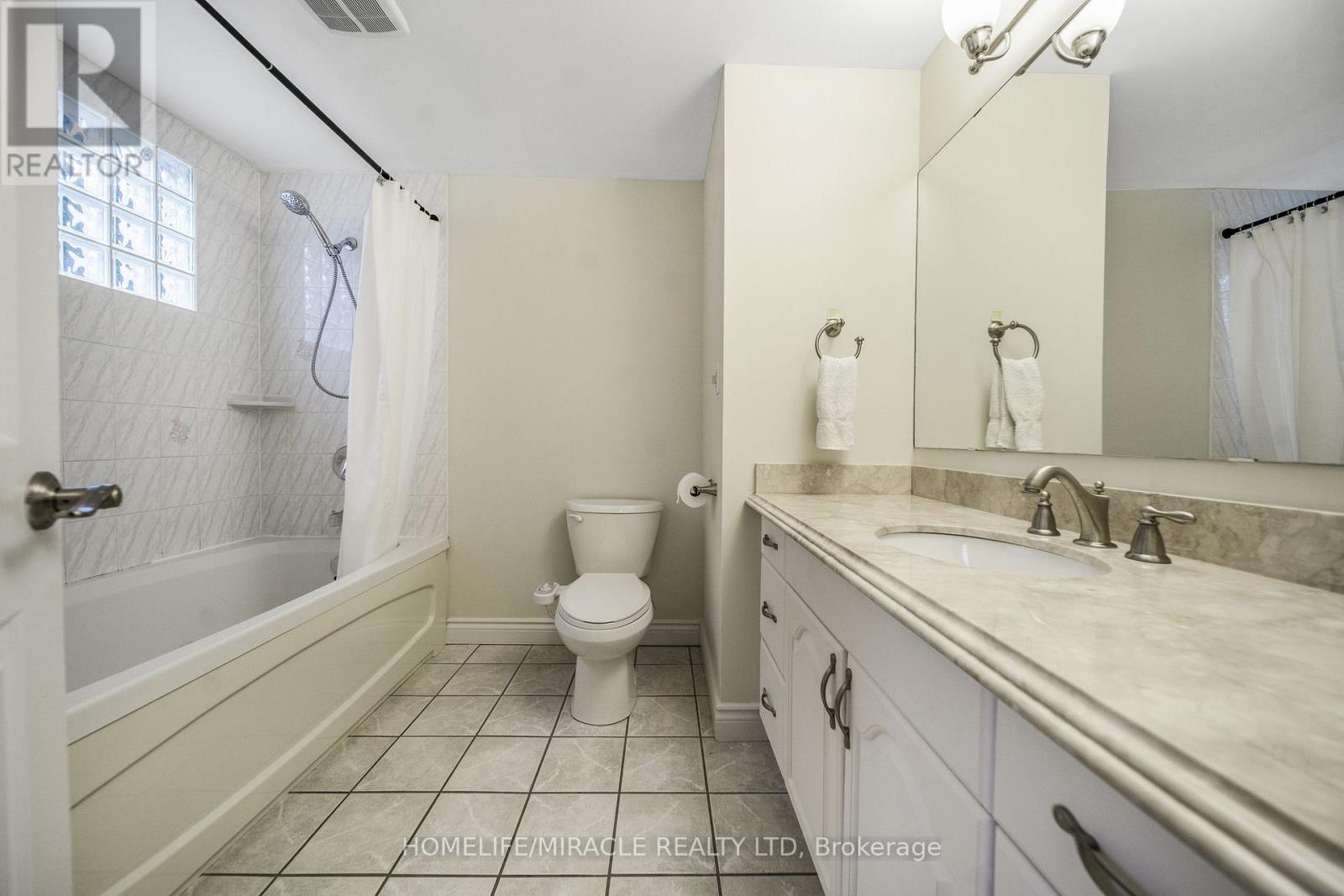 38 River View Drive, Brampton, ON - Indoor Photo Showing Bathroom