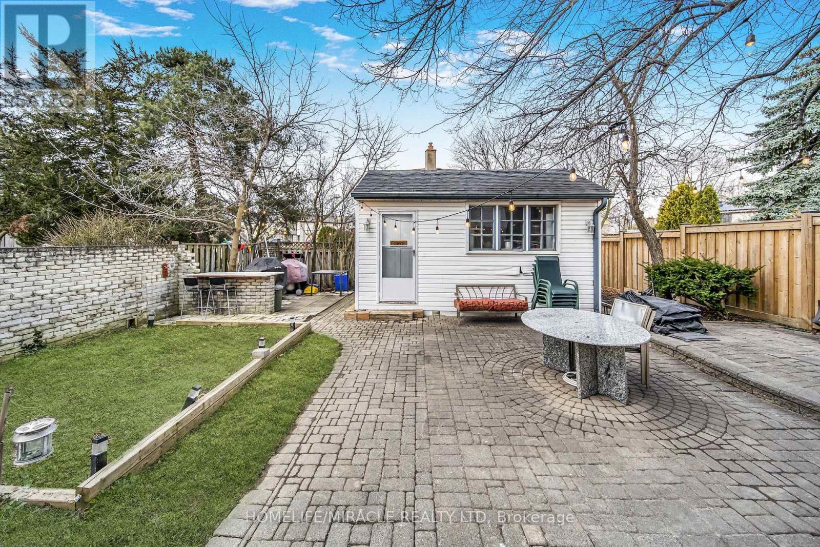 38 River View Drive, Brampton, ON - Outdoor