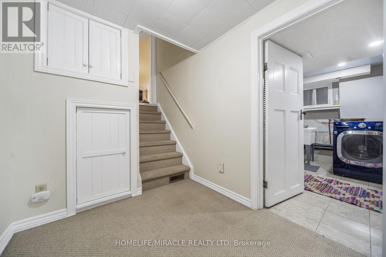 38 River View Drive, Brampton, ON - Indoor Photo Showing Laundry Room