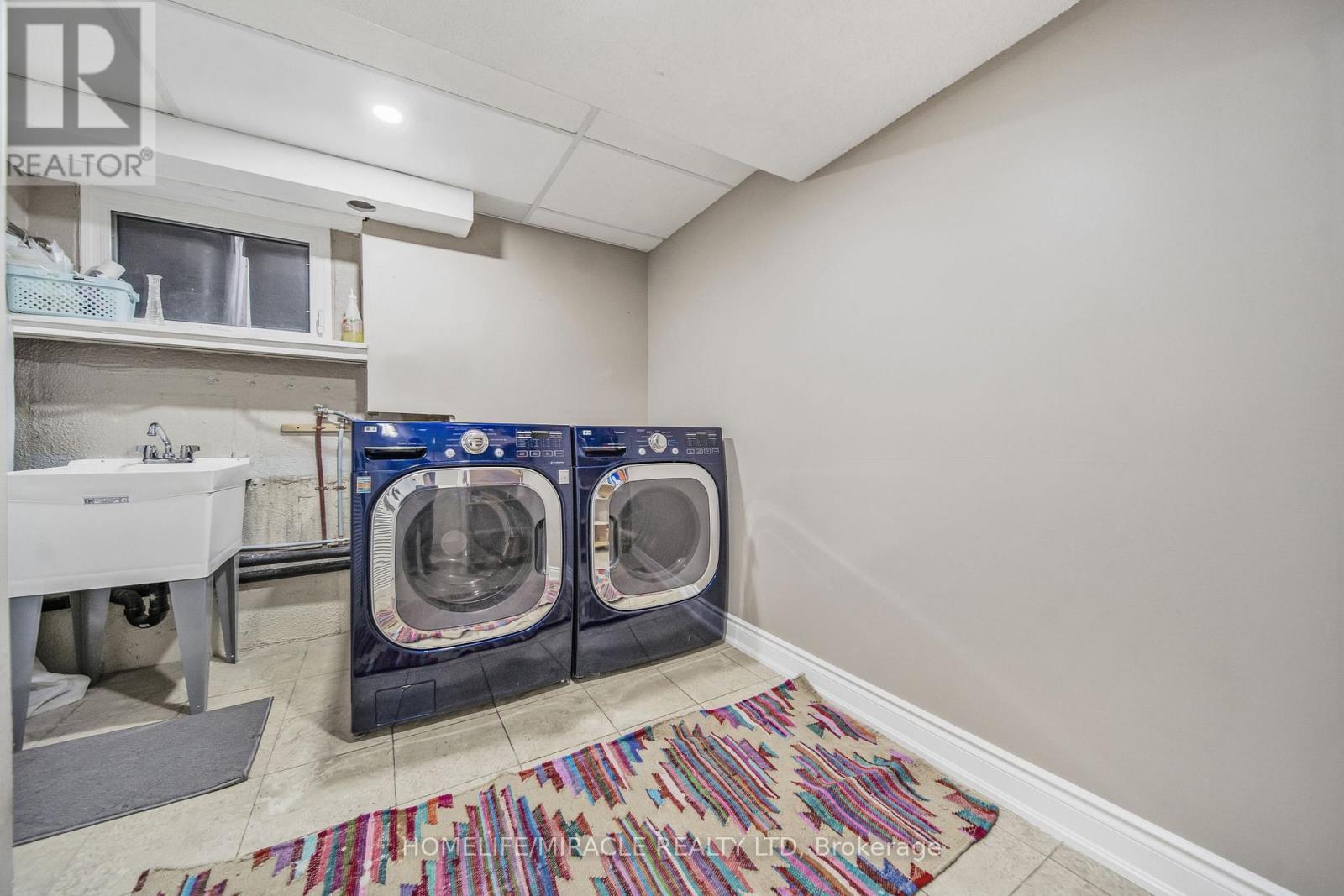 38 River View Drive, Brampton, ON - Indoor Photo Showing Laundry Room