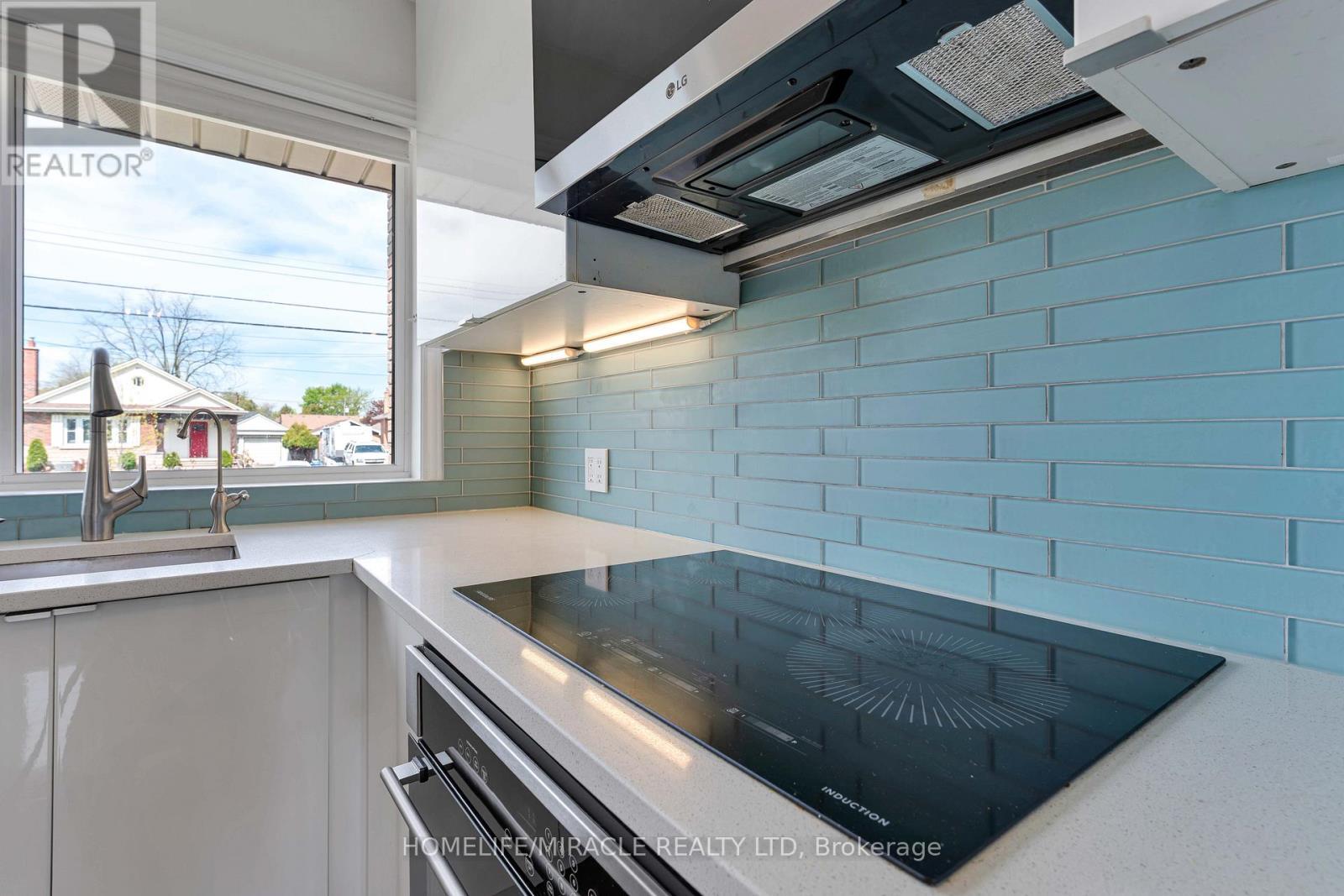 32 Durham Road, Hamilton, ON - Indoor Photo Showing Kitchen