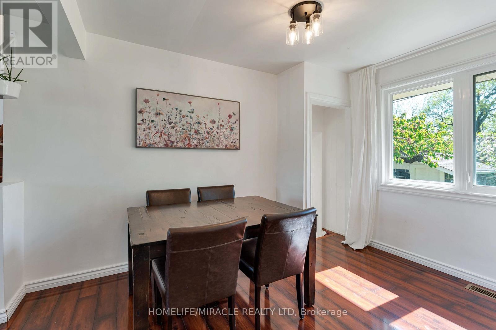 32 Durham Road, Hamilton, ON - Indoor Photo Showing Dining Room