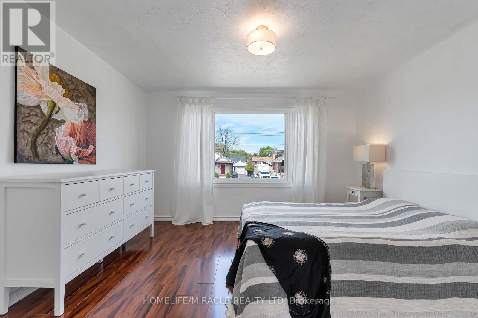 32 Durham Road, Hamilton, ON - Indoor Photo Showing Bedroom