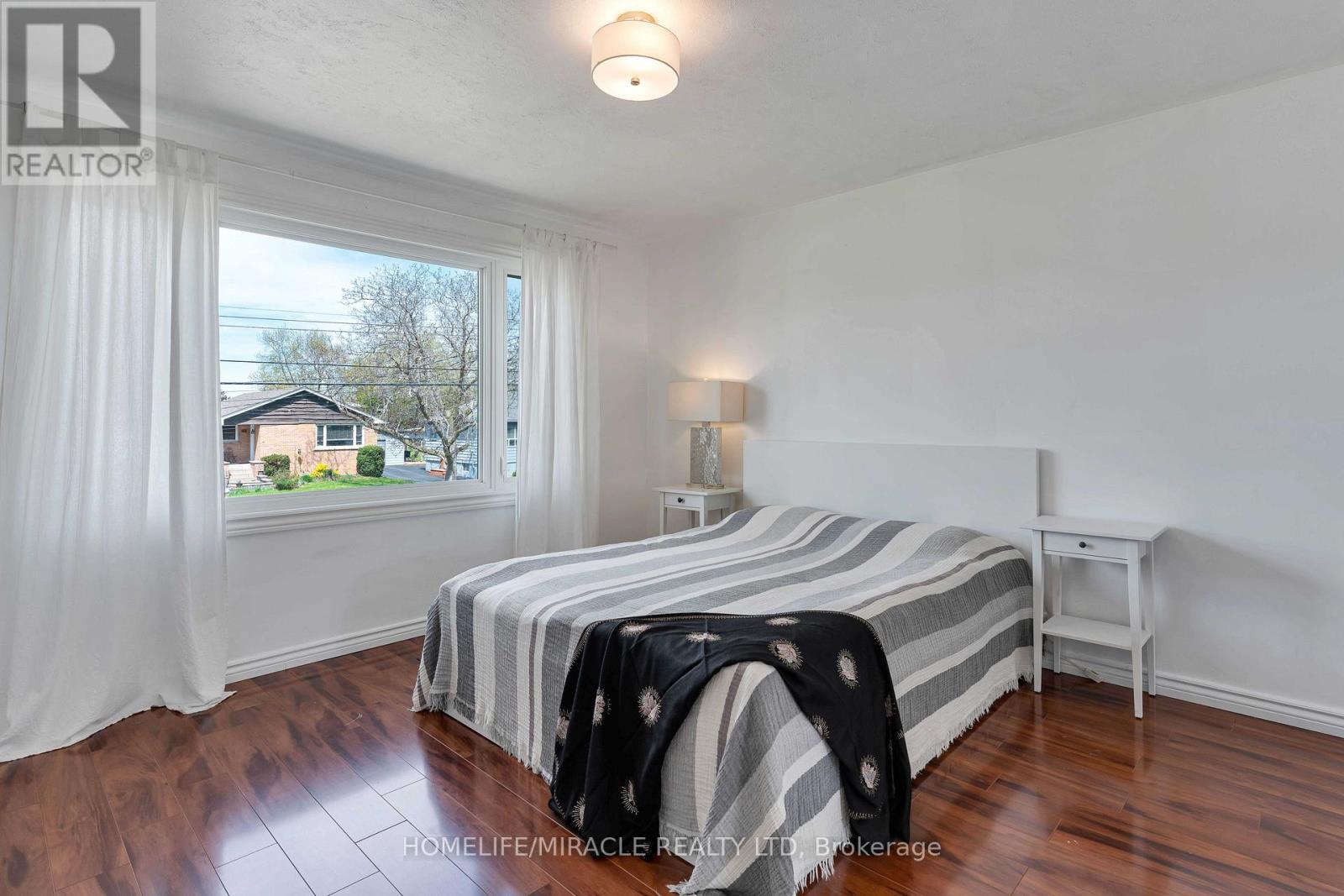 32 Durham Road, Hamilton, ON - Indoor Photo Showing Bedroom