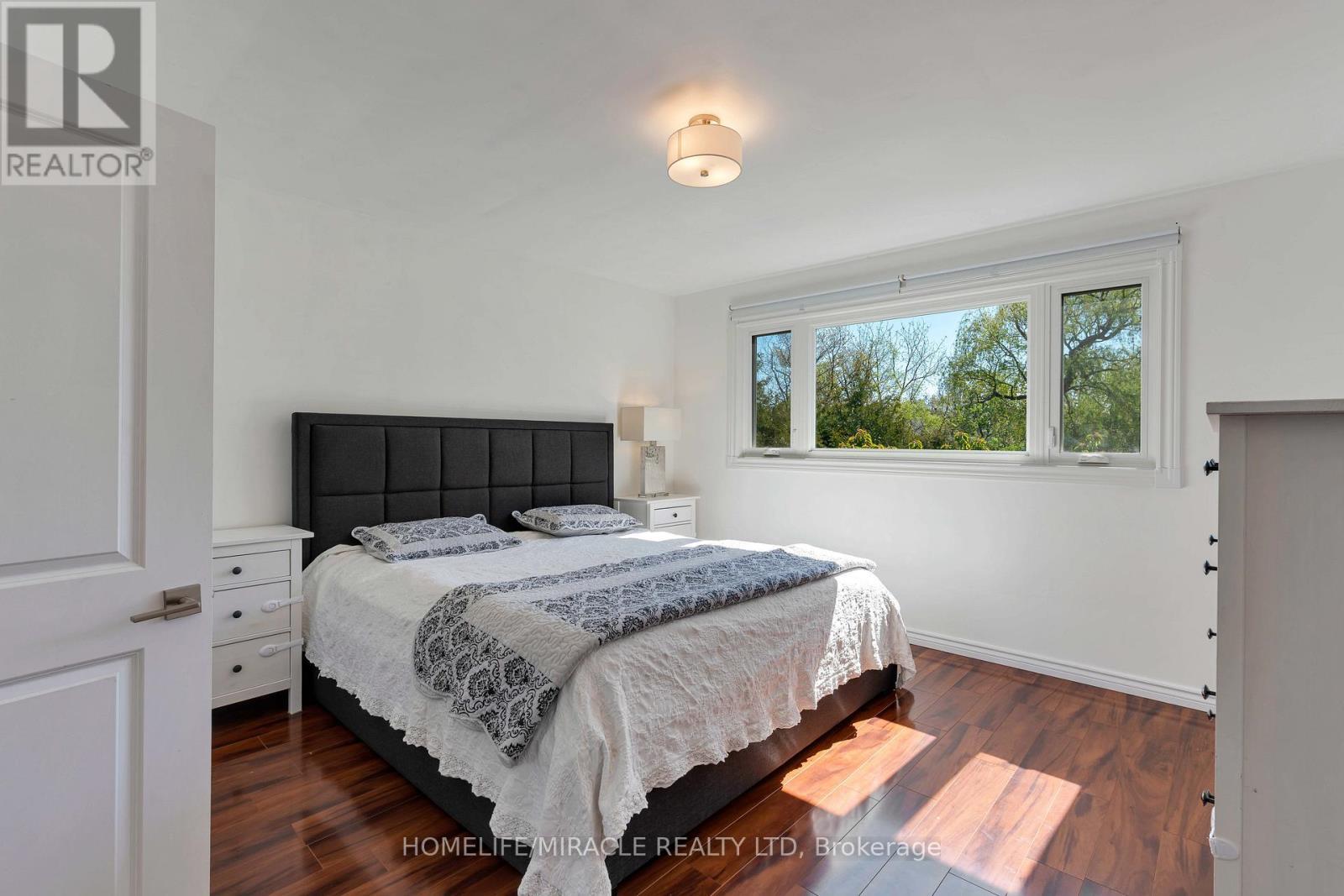 32 Durham Road, Hamilton, ON - Indoor Photo Showing Bedroom