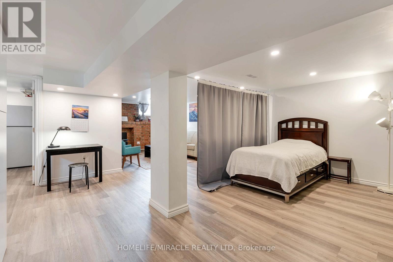 32 Durham Road, Hamilton, ON - Indoor Photo Showing Bedroom