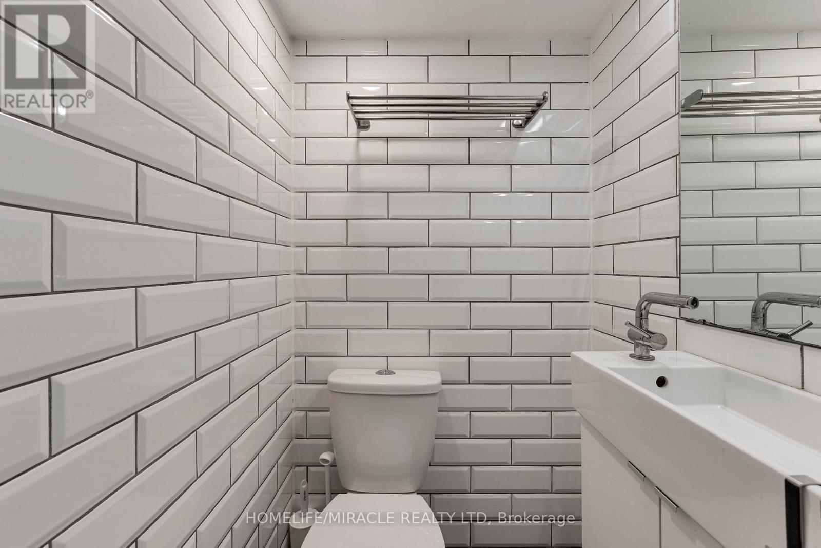 32 Durham Road, Hamilton, ON - Indoor Photo Showing Bathroom
