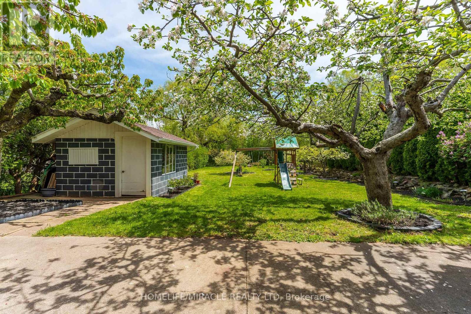 32 Durham Road, Hamilton, ON - Outdoor