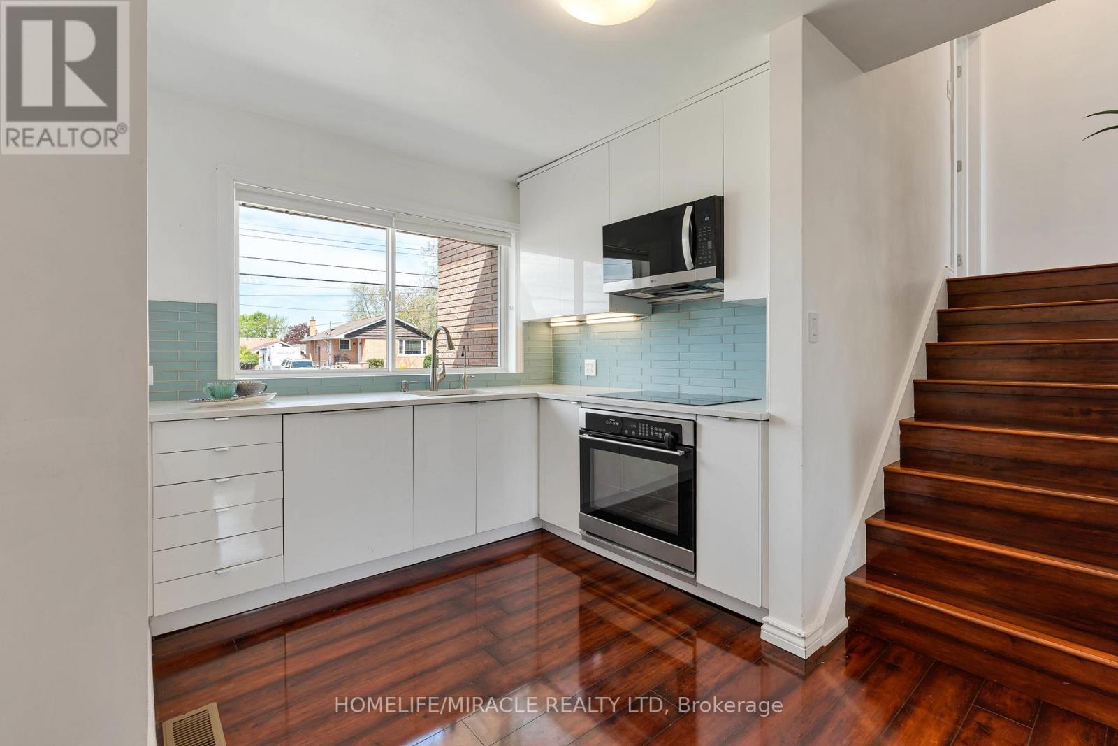 32 Durham Road, Hamilton, ON - Indoor Photo Showing Kitchen