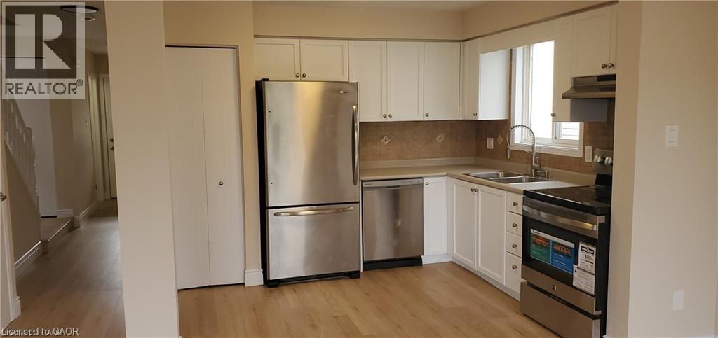 725 Paris Boulevard, Waterloo, ON - Indoor Photo Showing Kitchen With Double Sink