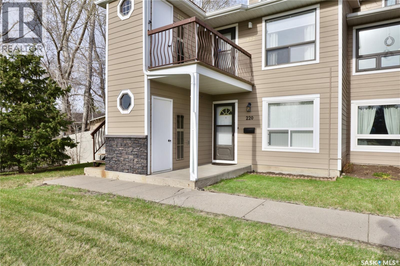 220 Cedar Meadow Drive, Regina, SK - Outdoor