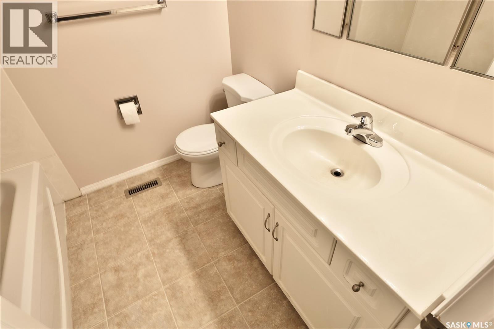 220 Cedar Meadow Drive, Regina, SK - Indoor Photo Showing Bathroom