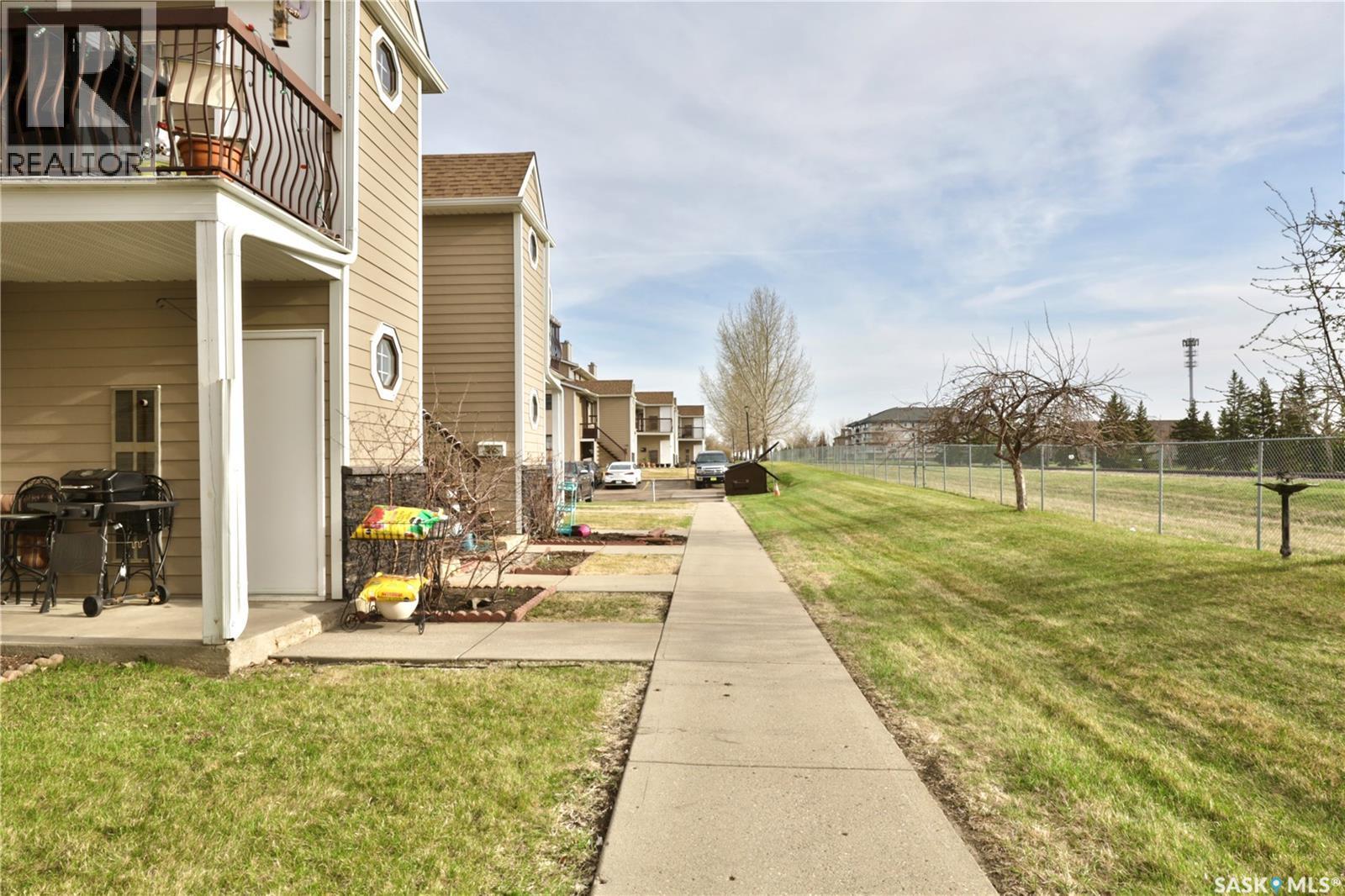 220 Cedar Meadow Drive, Regina, SK - Outdoor
