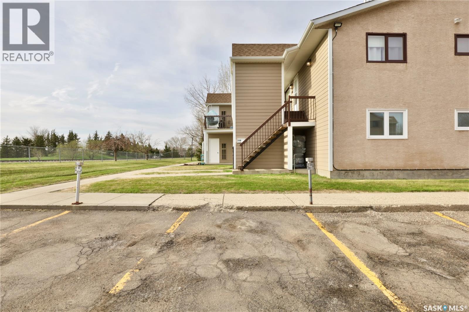 220 Cedar Meadow Drive, Regina, SK - Outdoor