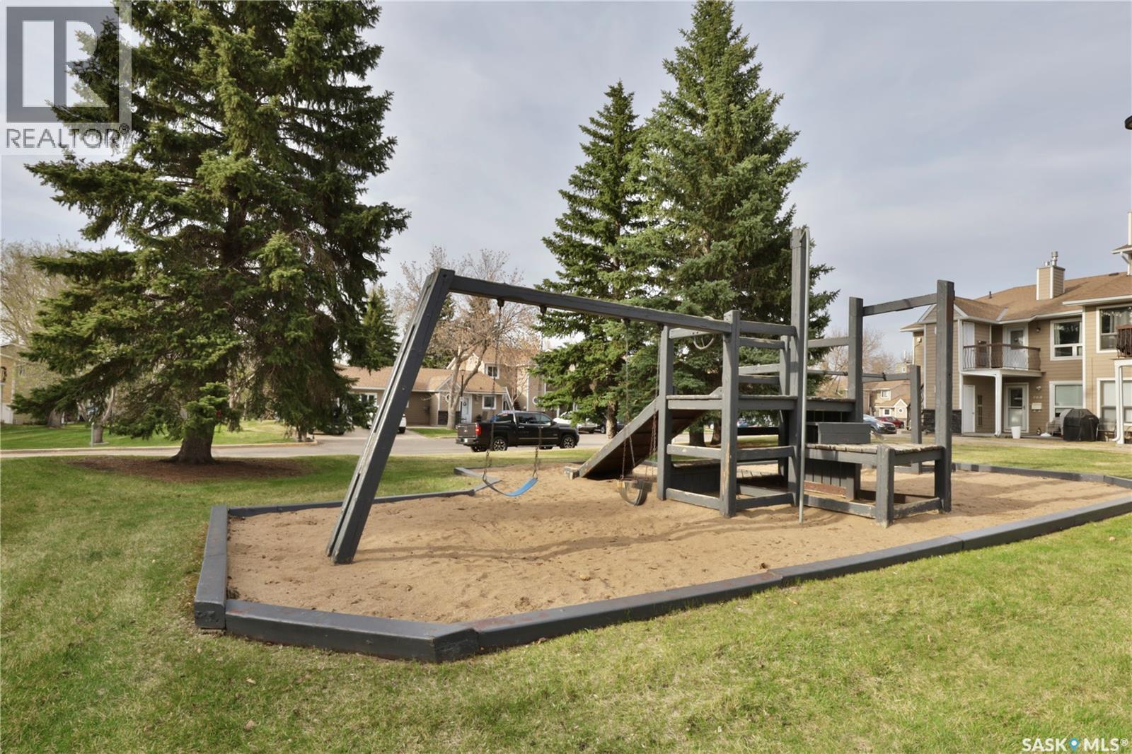 220 Cedar Meadow Drive, Regina, SK - Outdoor