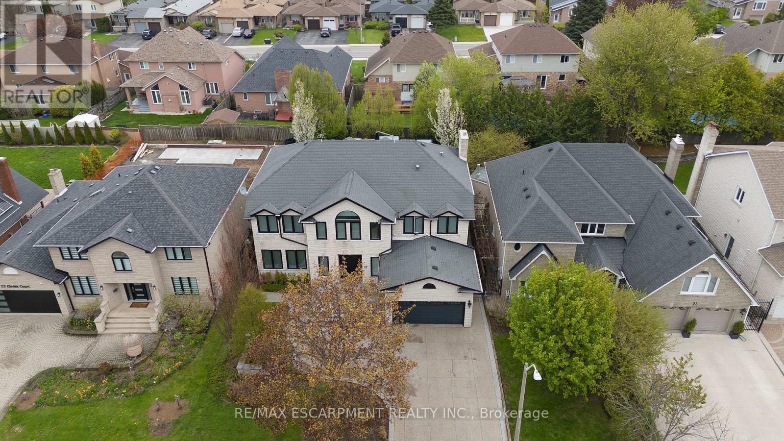 27 Elodia Court, Hamilton, ON - Outdoor With Facade