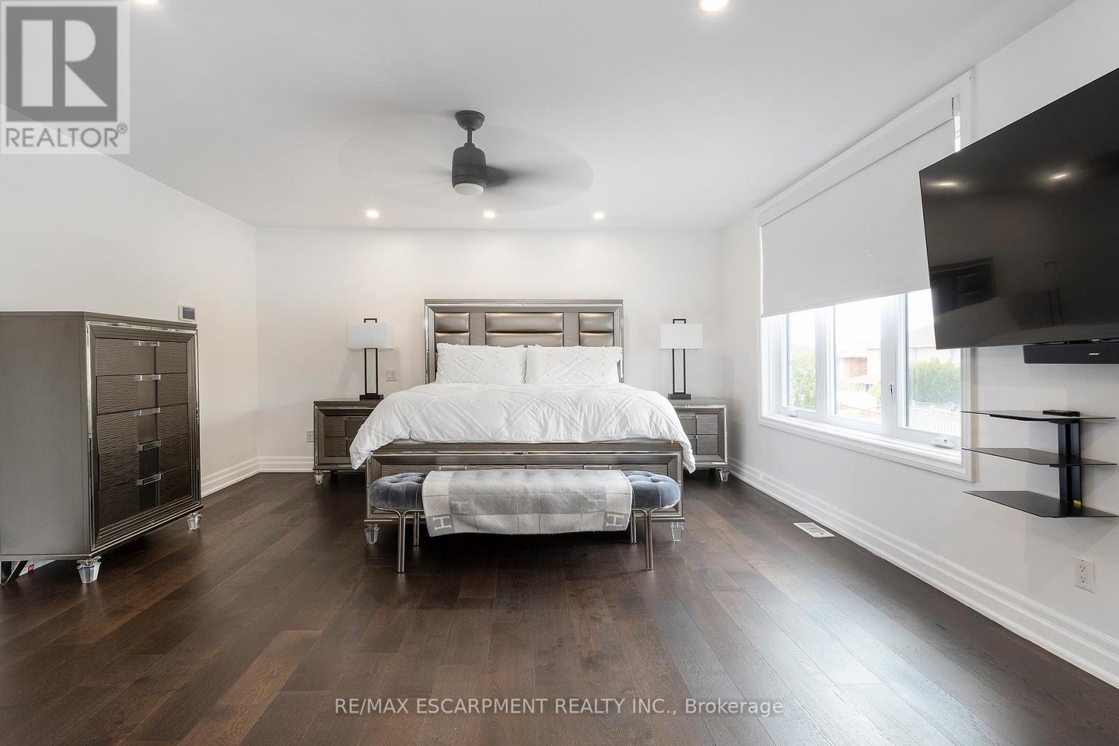 27 Elodia Court, Hamilton, ON - Indoor Photo Showing Bedroom